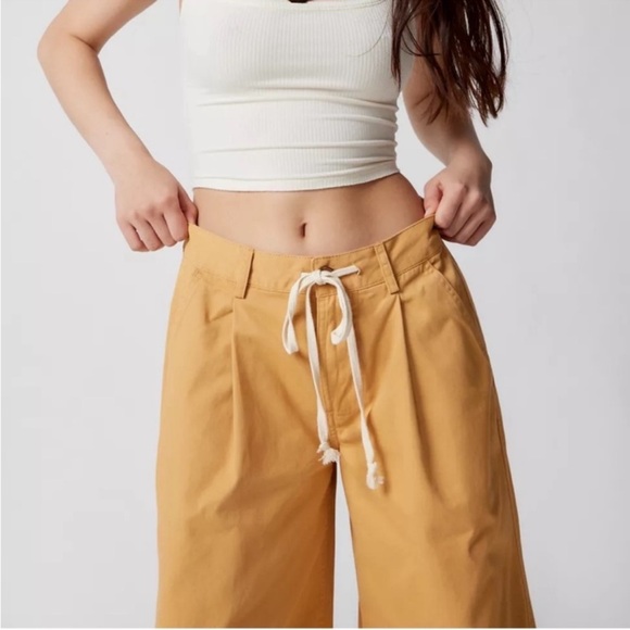 Urban Outfitters Laura Pleated Wide Leg Trousers. - Picture 4 of 15